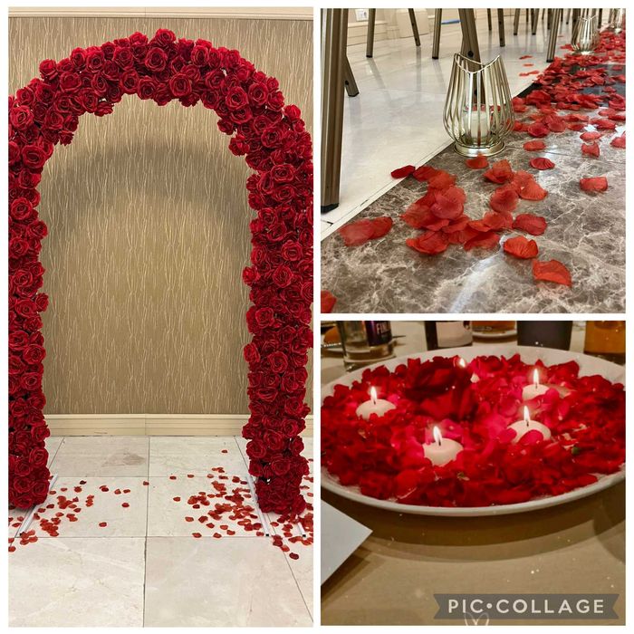 Украса за сватба арка с червени рози, стойка, статив, свещници, плата