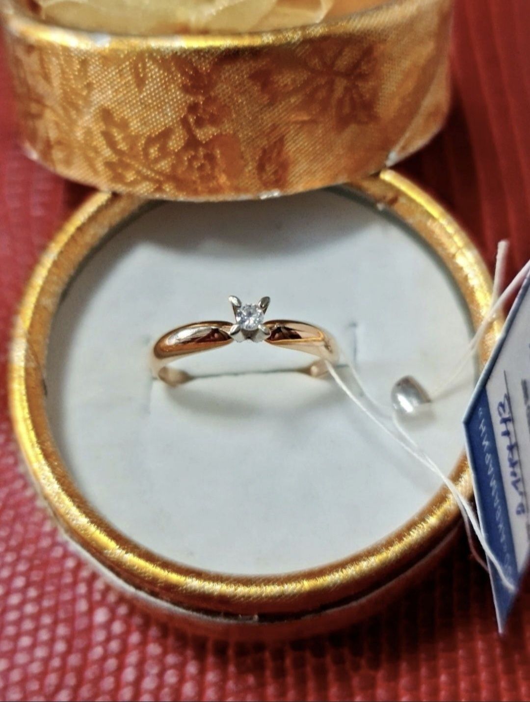 Новое золотое кольцо с фианитом, 18 размера