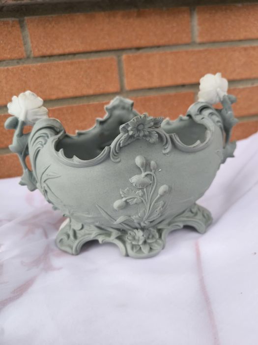 Jardiniera din portelan bisque