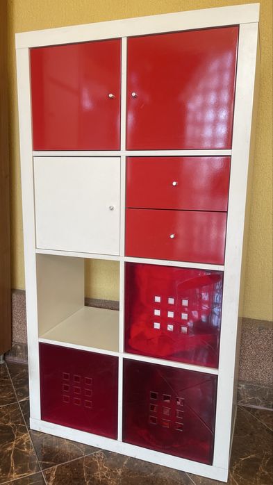 Etajere Ikea Kallax cu accesorii