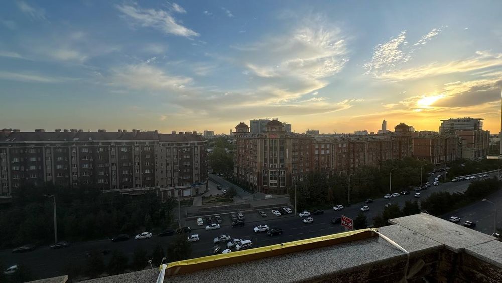 Юнусабадский район квартиру продаю срочно  ЖК Пойтахт Гавхари 3 комнат