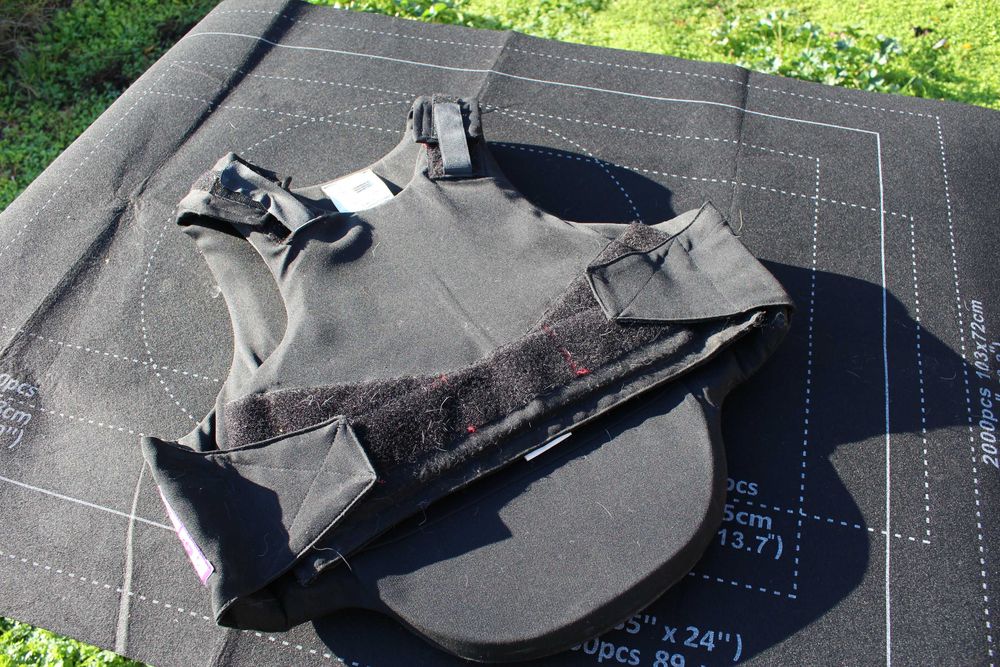 Бронежилетка - английска юношеска