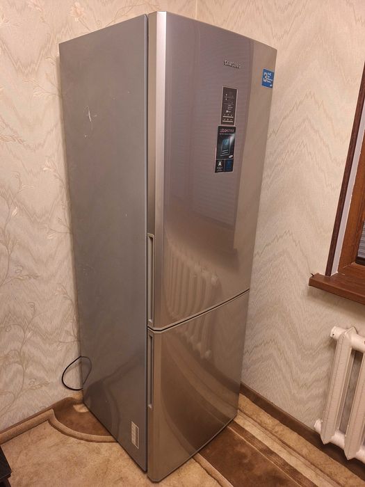 Холодильник Samsung (двухкамерный)