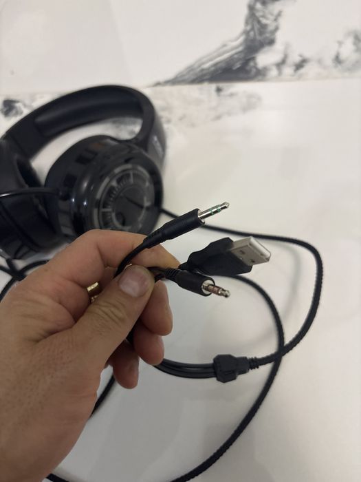 Casti gaming cu microfon