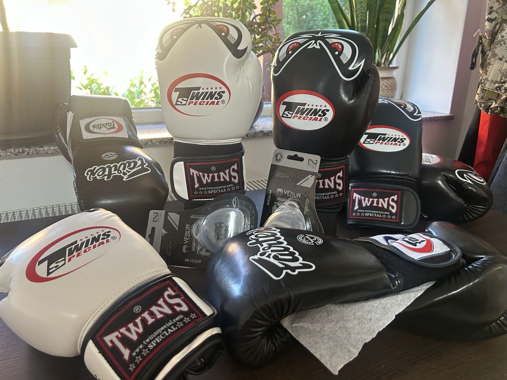 Echipament sportiv lupte de contact (boxing Gloves)