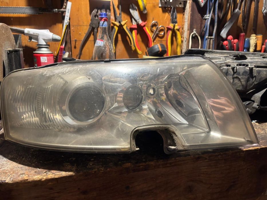 Vand Faruri Skoda Superb 2005