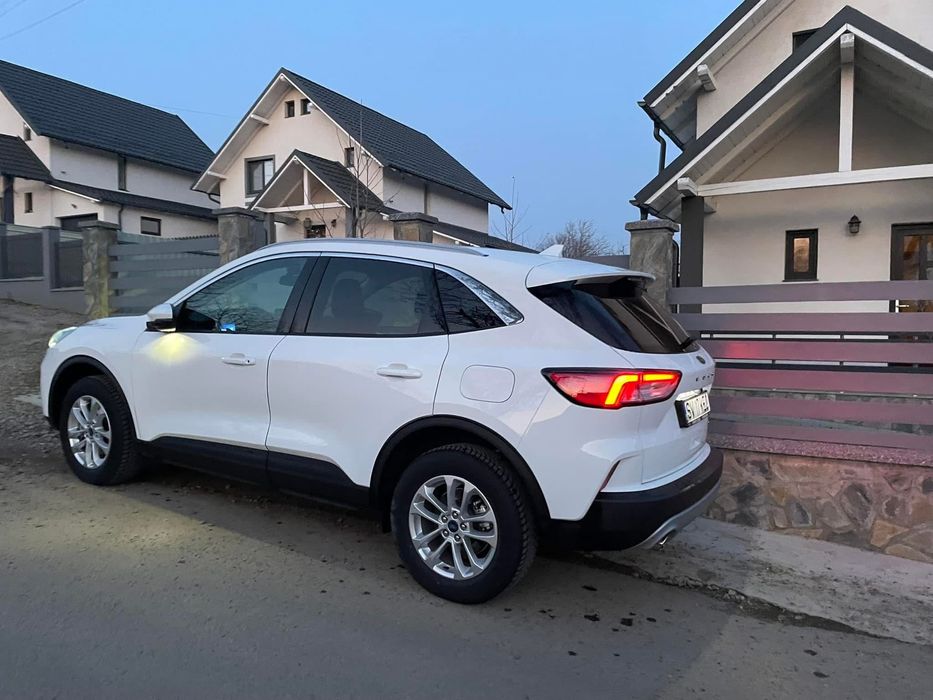 Ford Kuga 5 usi Titanium 2.5 Duratec FHEV 190 CP AT, in garantie