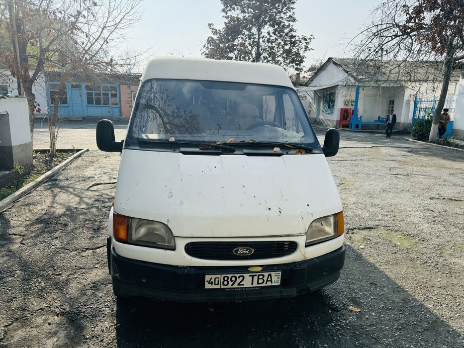 Ford sotiladi. Xolati yaxshi 1995 yil 645.000 probeg