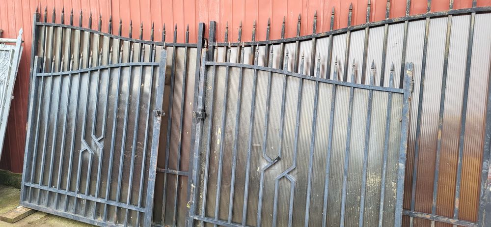 Vand porți de fier doua dimensiuni