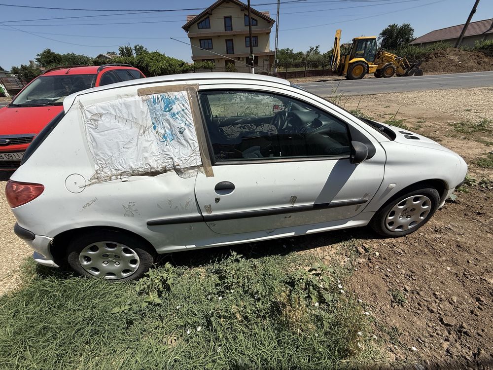 Vand piese si accesorii peugeot 206  1.4 hdi motor la proba si cutie