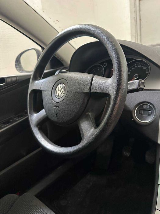 Volan 4 spite din guma in stare impecabila vw passat b6 2009