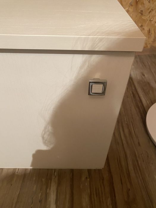 Нощно шкафче бяло