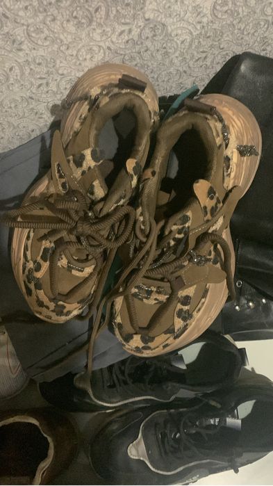 продам крассовки на платформе 37 размер