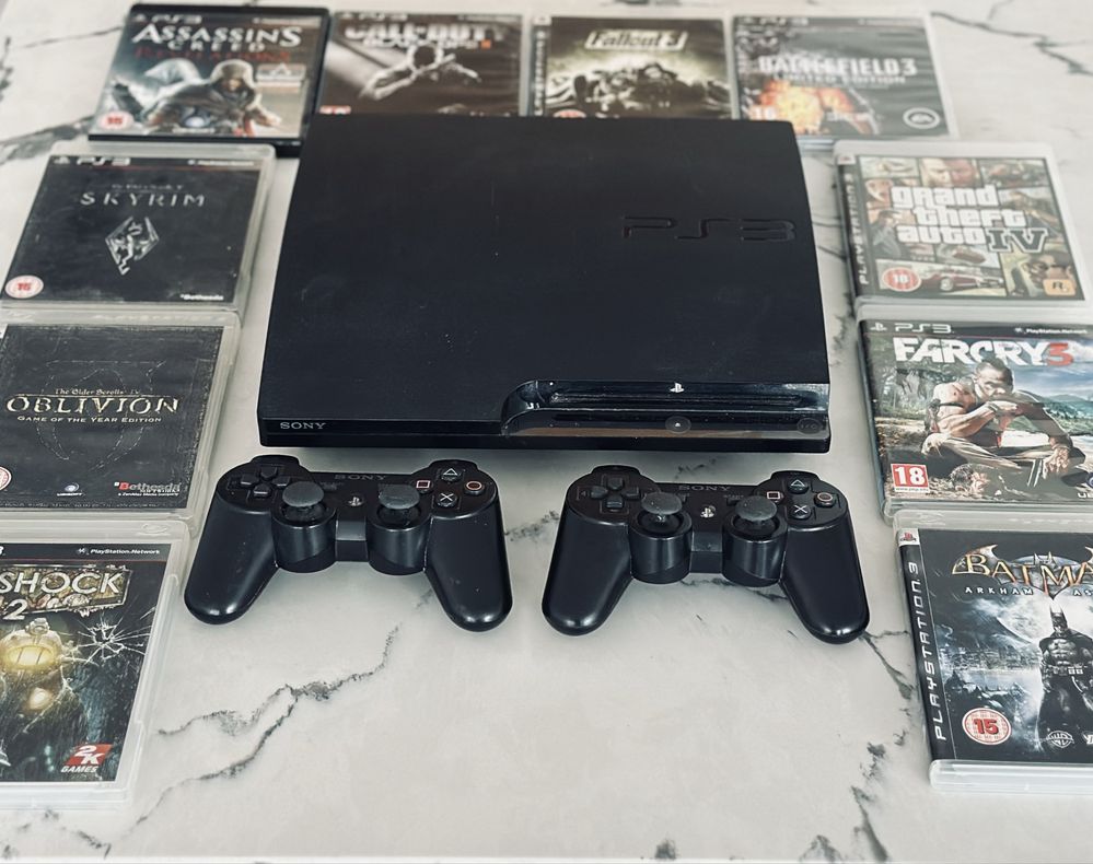 Playstation 3 SLIM 320 gb + 25 игри + 2 контролера