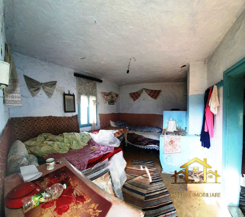 Casa batraneasca si teren