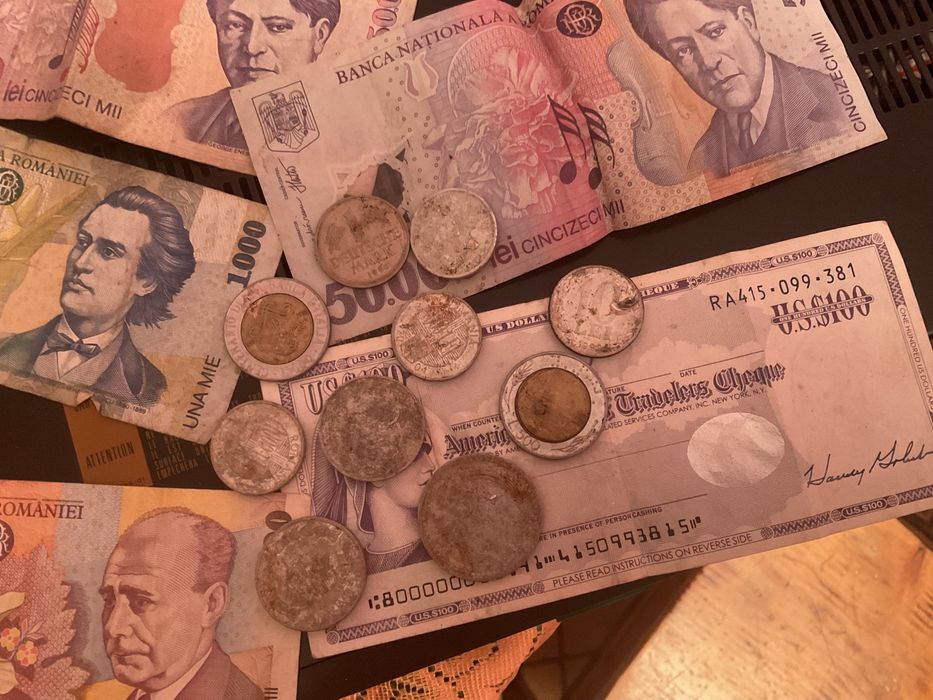 bancnote si monezii foarte vechii
