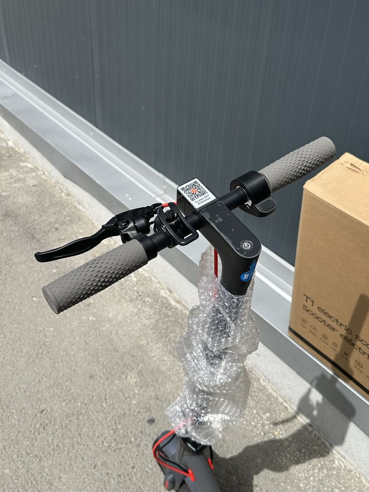 Продавам чисто нова електрическа тротинетка  T1 electric scooter