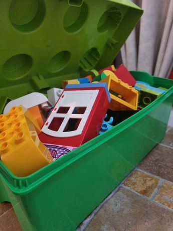 Lego duplo, diverse piese, pentru baieti sau fetite plus cutie lego.