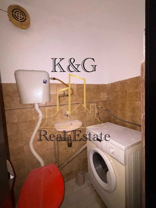 Двустаен разширен в ж.к " Орел "