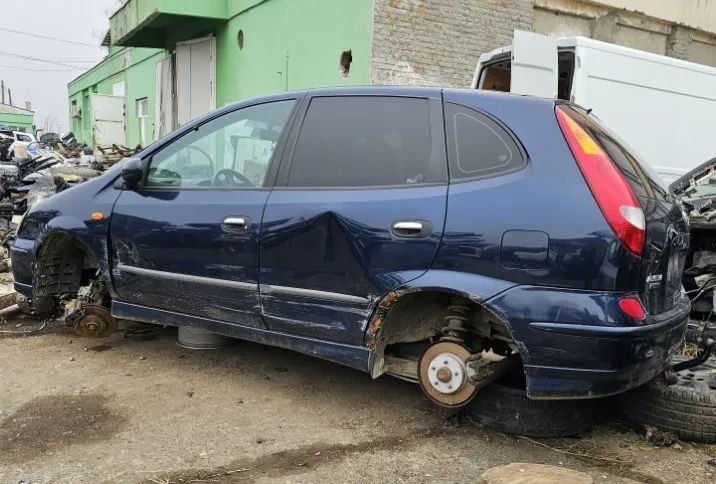 fuzeta brat  carenaj stanga dreapta fata spate motoras macara geam planetara stanga dreapta fata  capota far oglinda usa portiera  ansamblu stergatoare panou clima Nissan Almera Tino v10, an 2005, motor 1.8 benzina 85kw, cod QB18, cutie de viteze manuala