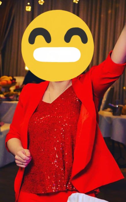 Продам красный костюм тройка
