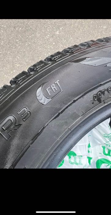 Vând anvelope  225/55 R 17