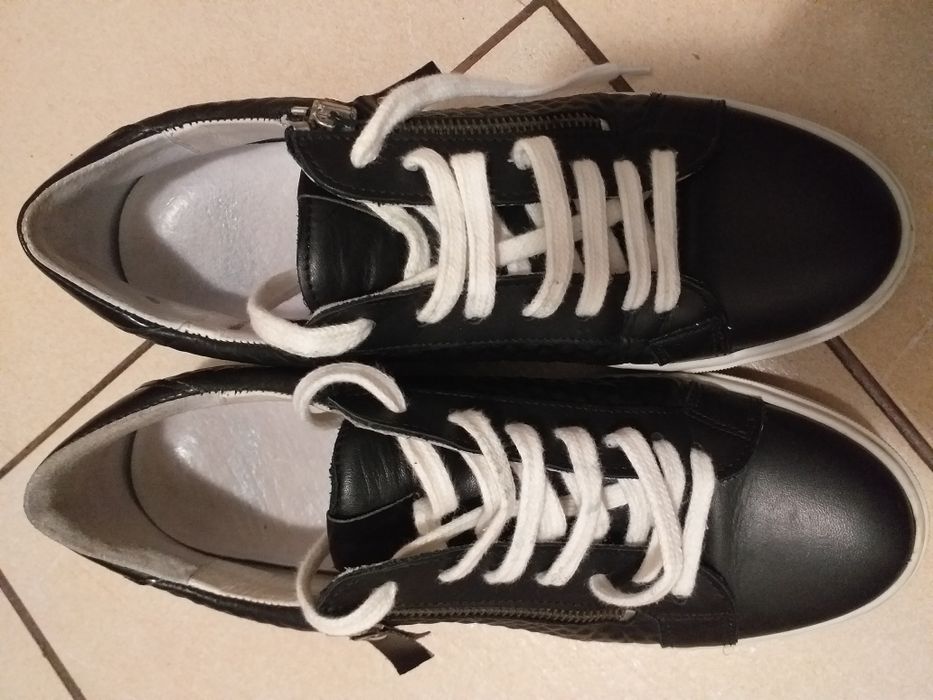 Pantofi piele de culoare neagră