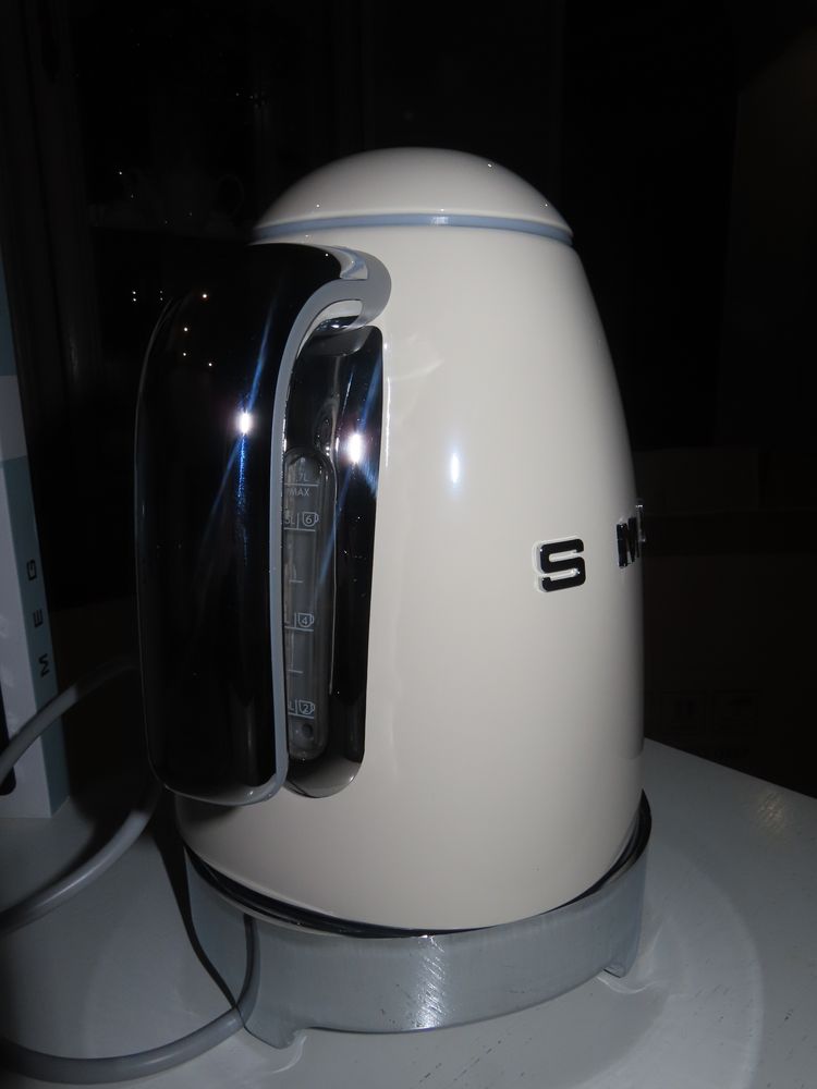 Smeg чайник , тостер , доска и набор ножов