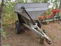 De vânzare tractor și utilaje agricole