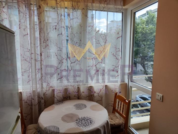 Дава се под наем Двустаен апартамент в Варна, Цветен квартал - 64 кв.м за 612 € - Снимка #3