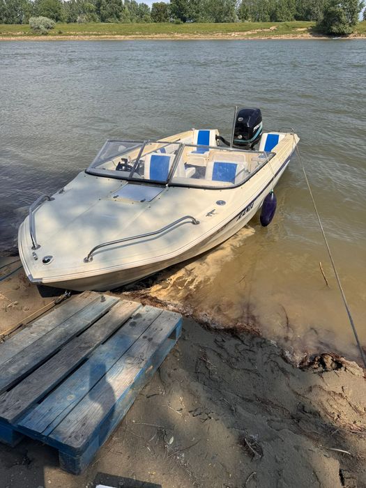 Vanda barca Glastron + motor Mercury 115 cai optimax