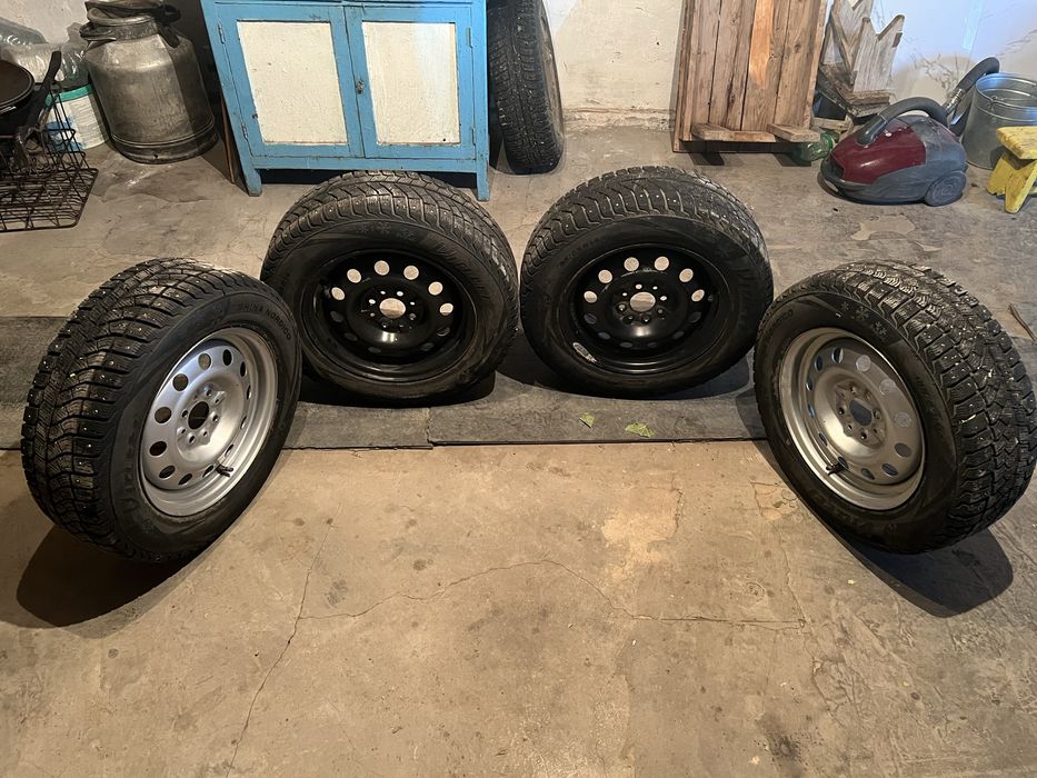 Комплект зимных шин