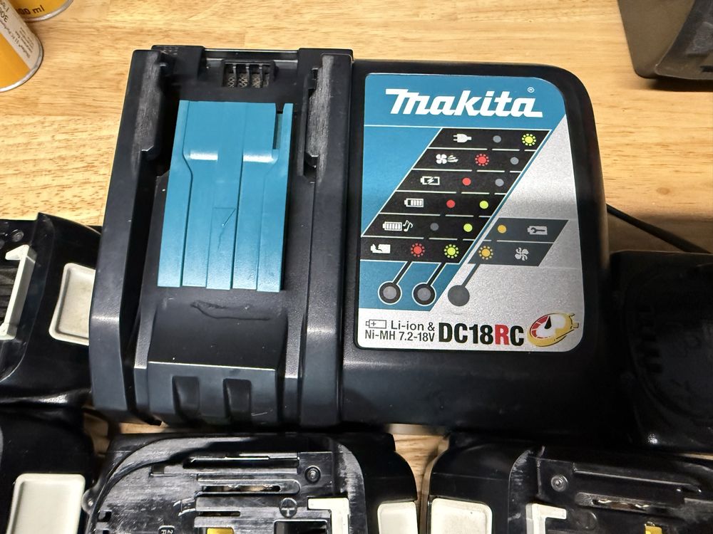 Бърза зарядна станция Makita