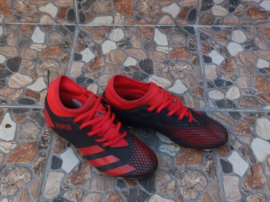 Vand ghete adidas predator