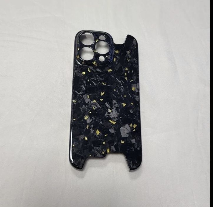 Чихол на iPhone 16 pro max