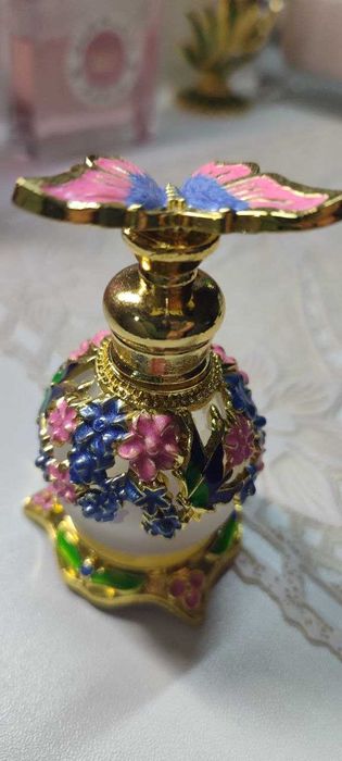 очень красивый флакон для парфюма.