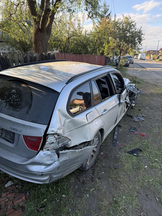 Bmw seria 3 E 91 2011 avariat