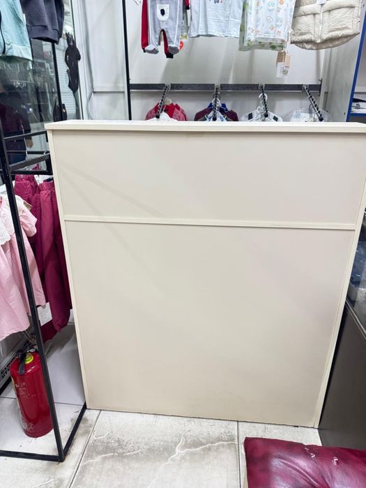 Продам торговое оборудование стол