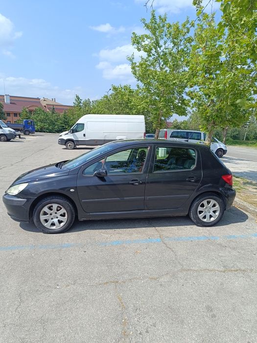 Автомобил Пежо 307