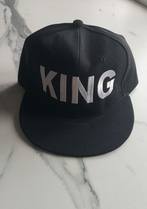 Парные черные кепки