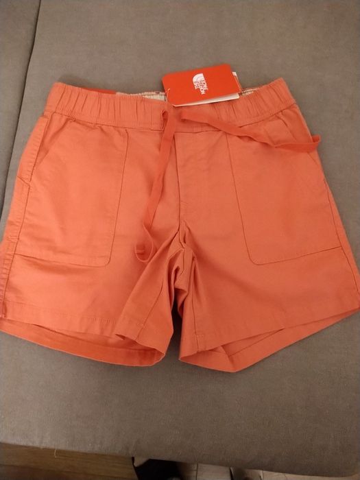 The North Face къси трекинг панталони, размер S, нови