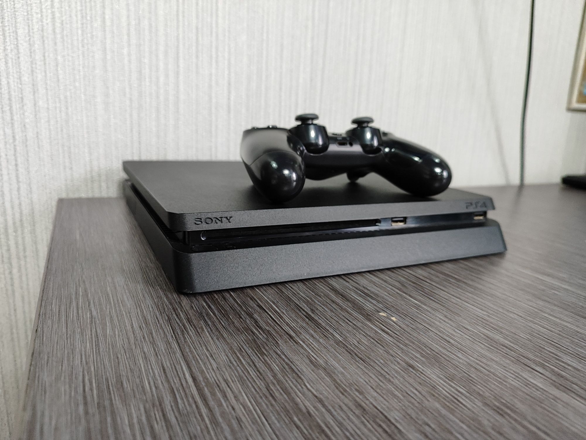 Play station 4 slim 1 tb