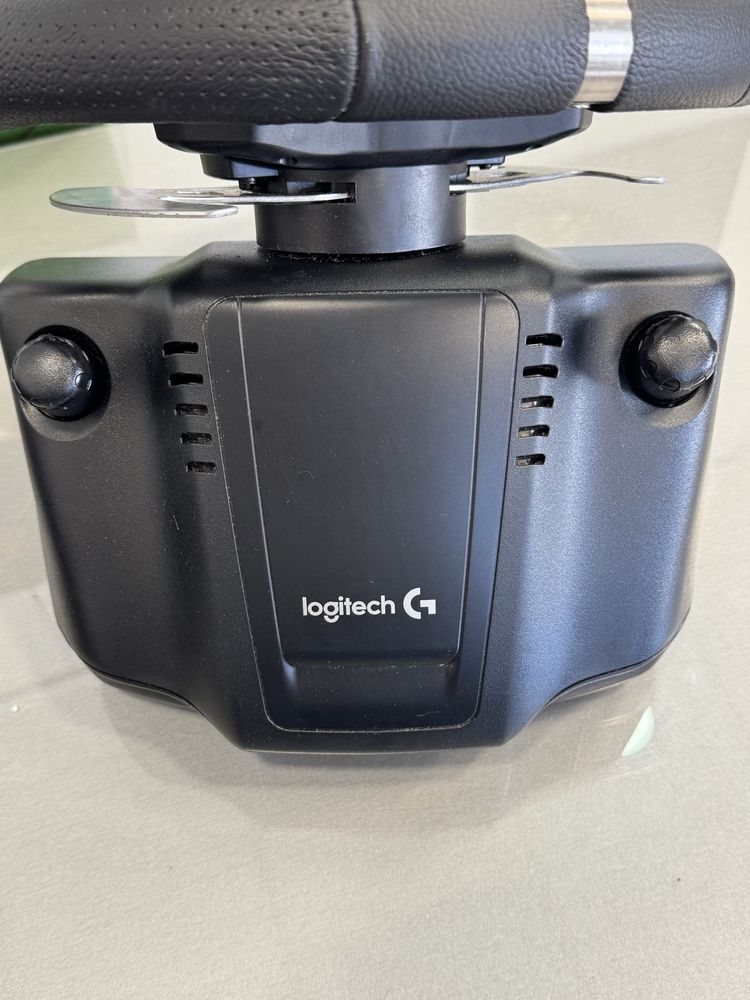Продавам Logitech G920 волан+педали+лост