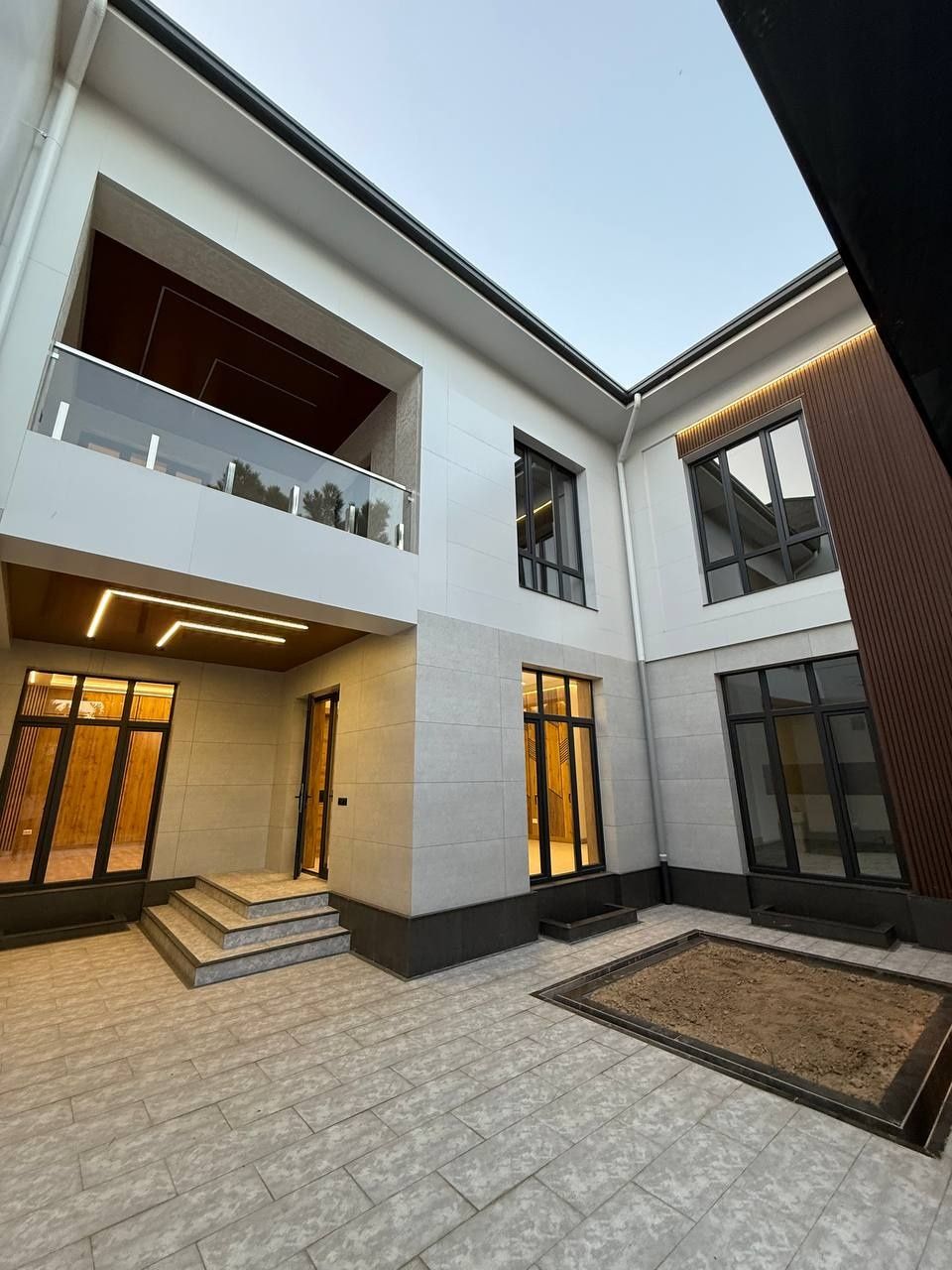 Dombrobod 1.9sotik. 300m2. 5xona+podvol.