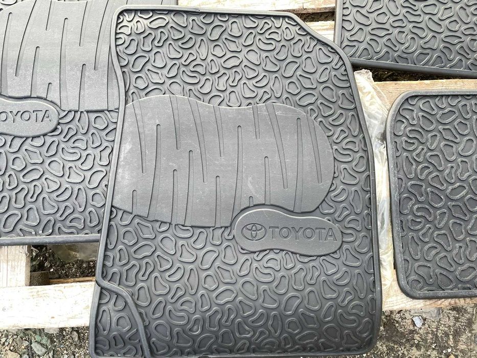 Гумени Стелки Toyota Rav-4 3D PZ414-X1350-ZA Оригинал
