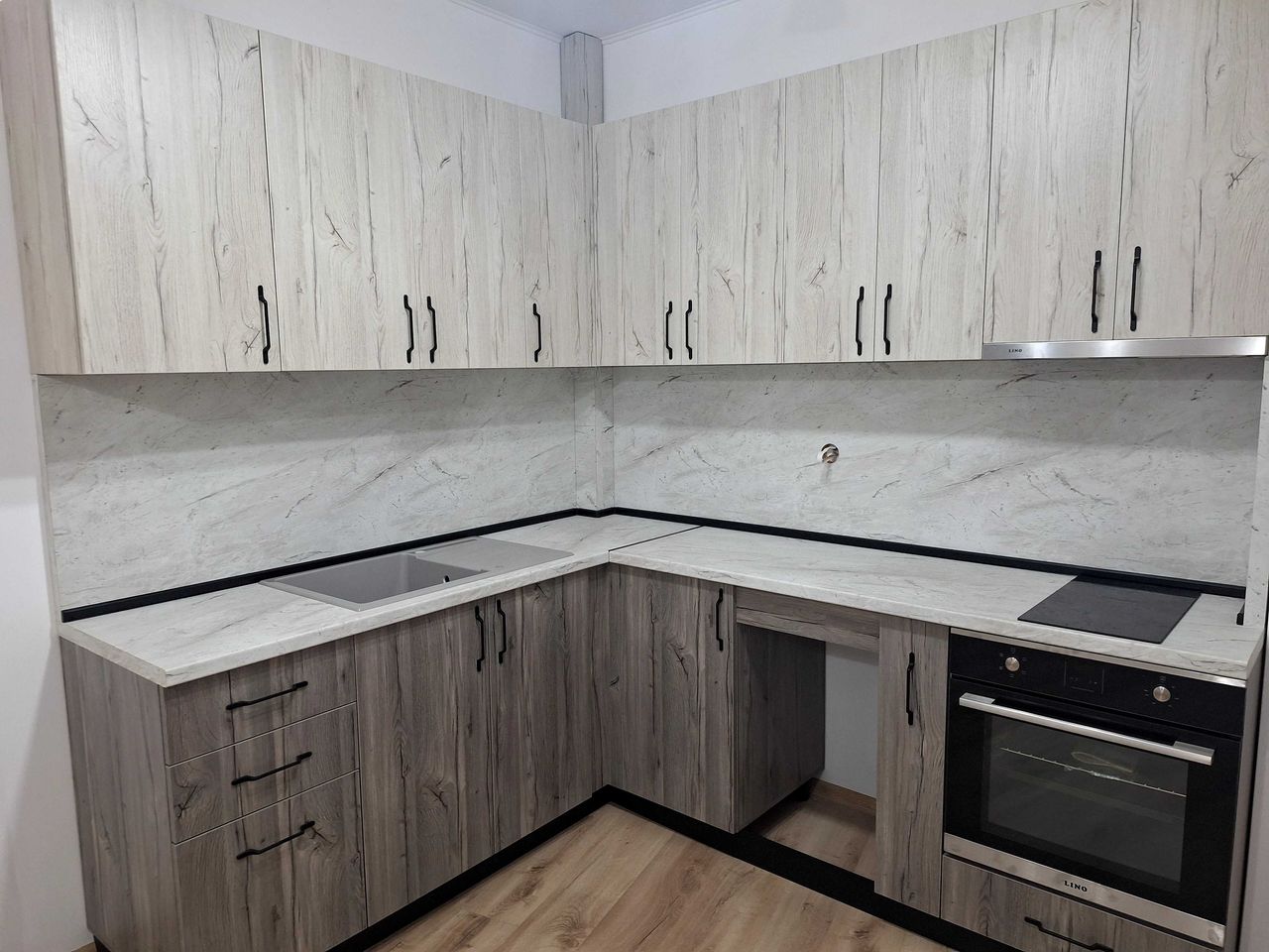 Продава се Двустаен апартамент в Търговище, Запад 2 - 57 кв.м за 1566 €/кв.м - Снимка #12