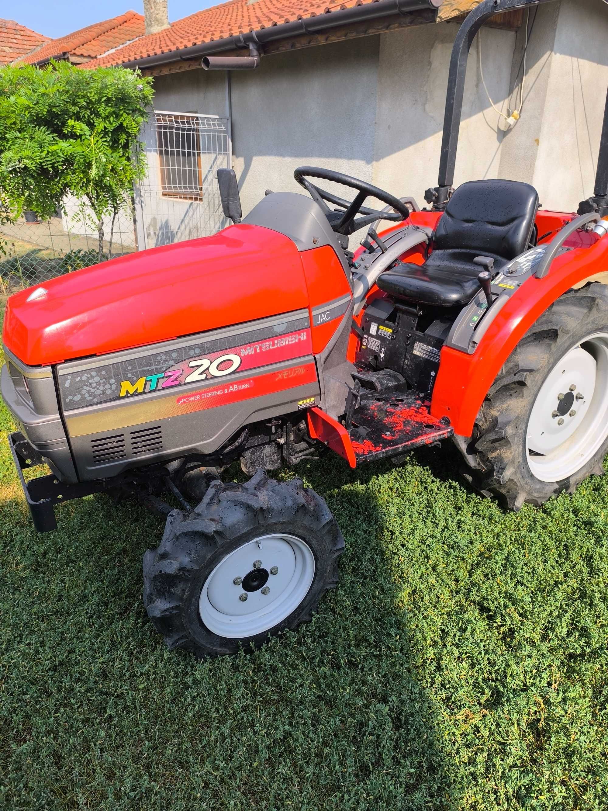 Трактор чеMITSUBISHI MTZ 20 и косачка