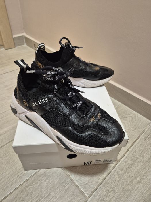 Сникърси Guess Geniver Черен