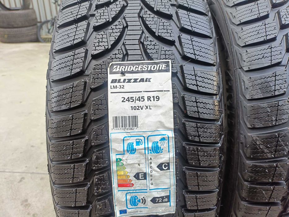 Doua anvelope noi de iarna 245 45 19 bridgestone blizzak LM 32