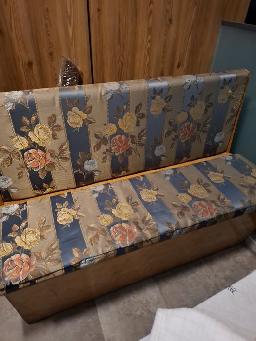 Bancuta lemn cu spațiu de depozitare